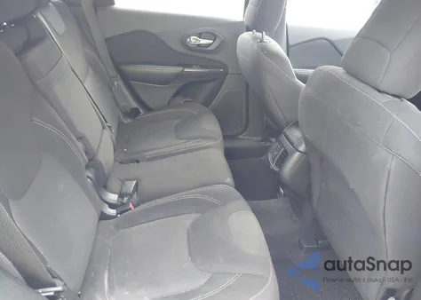 2016 Jeep Cherokee Latitude z USA, uszkodzony, nr VIN 1C4PJLCB7GW303097